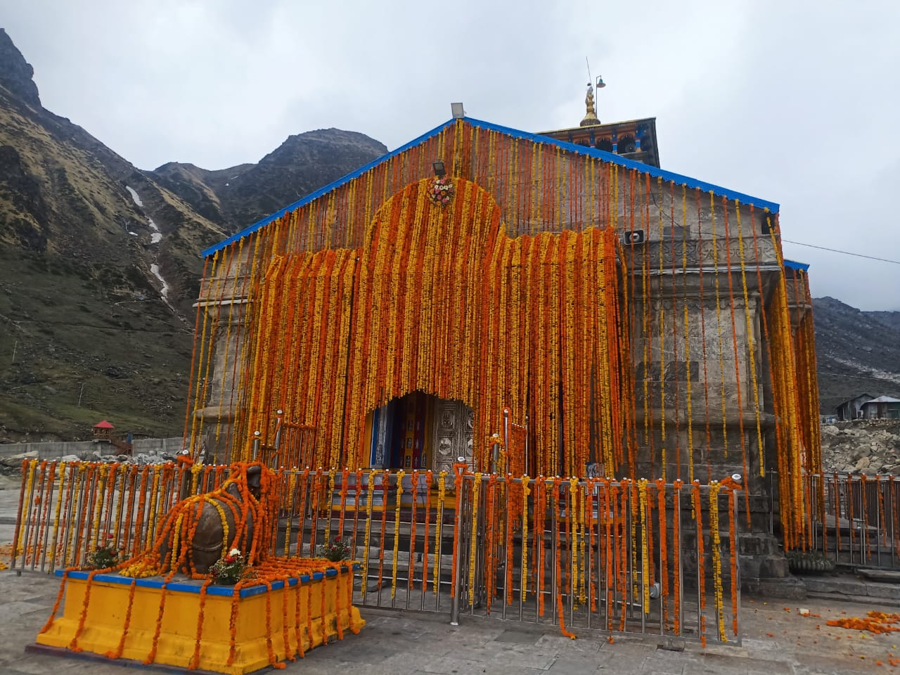 मुख्यमंत्री तीरथ सिंह रावत ने श्रद्धालुओं को शुभकामनायें दीं