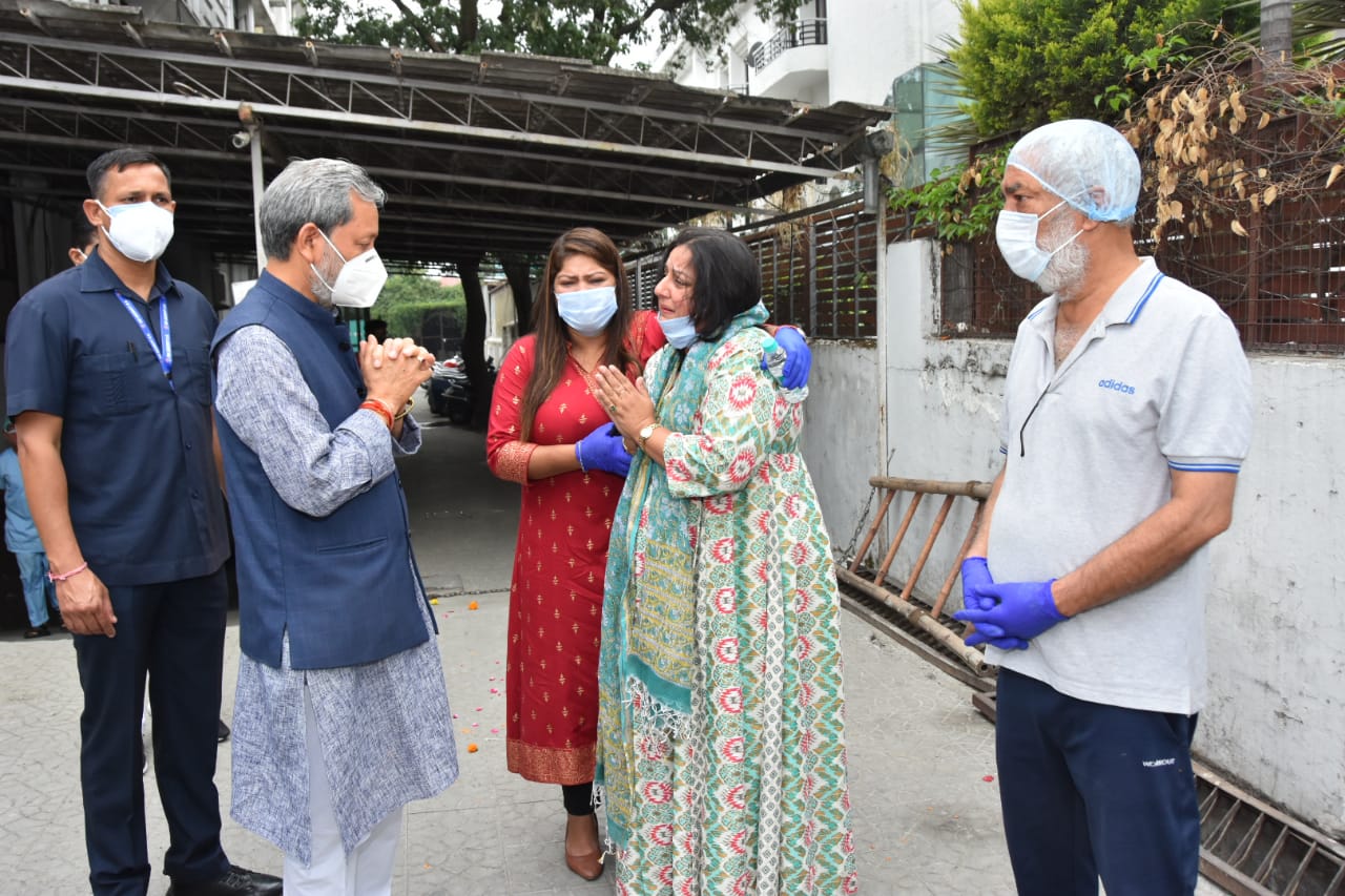 पूर्व उड्डयन सलाहकार दीप श्रीवास्तव के परिजनों को सीएम ने ढांढस बंधाया