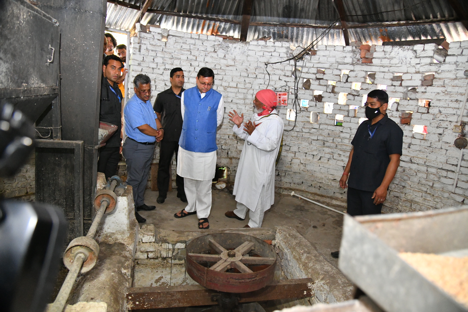 CM धामी ने शुक्लापुर में हैस्को के कार्यों को देखा, जल संचय व संवर्द्धन के कार्यों को सराहा