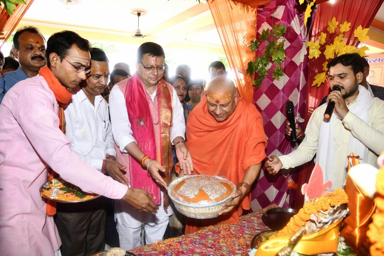 CM धामी ने की सिद्धबलि हनुमान मंदिर में पूजा-अर्चना