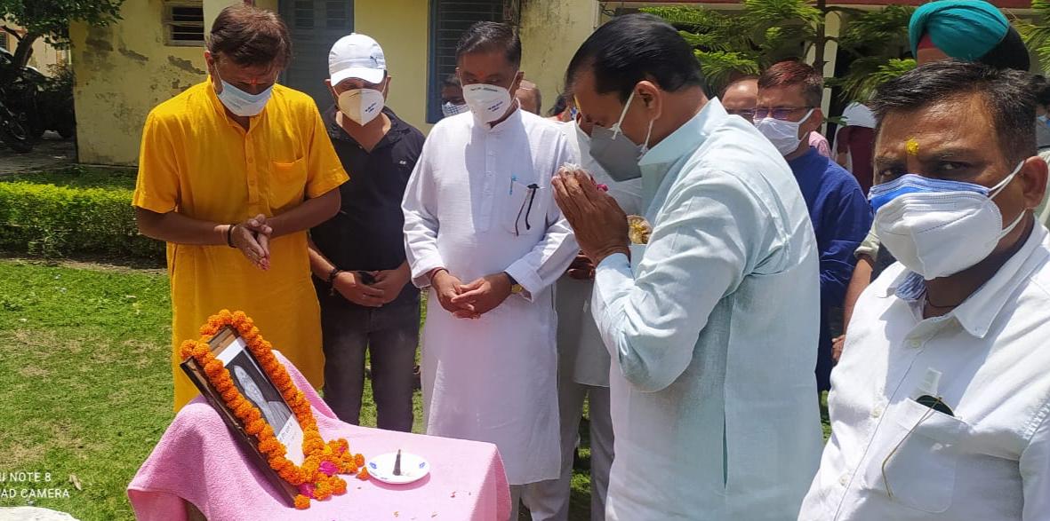 विधानसभा अध्यक्ष ने इंदिरा ह्रदयेश को श्रद्धांजलि अर्पित की