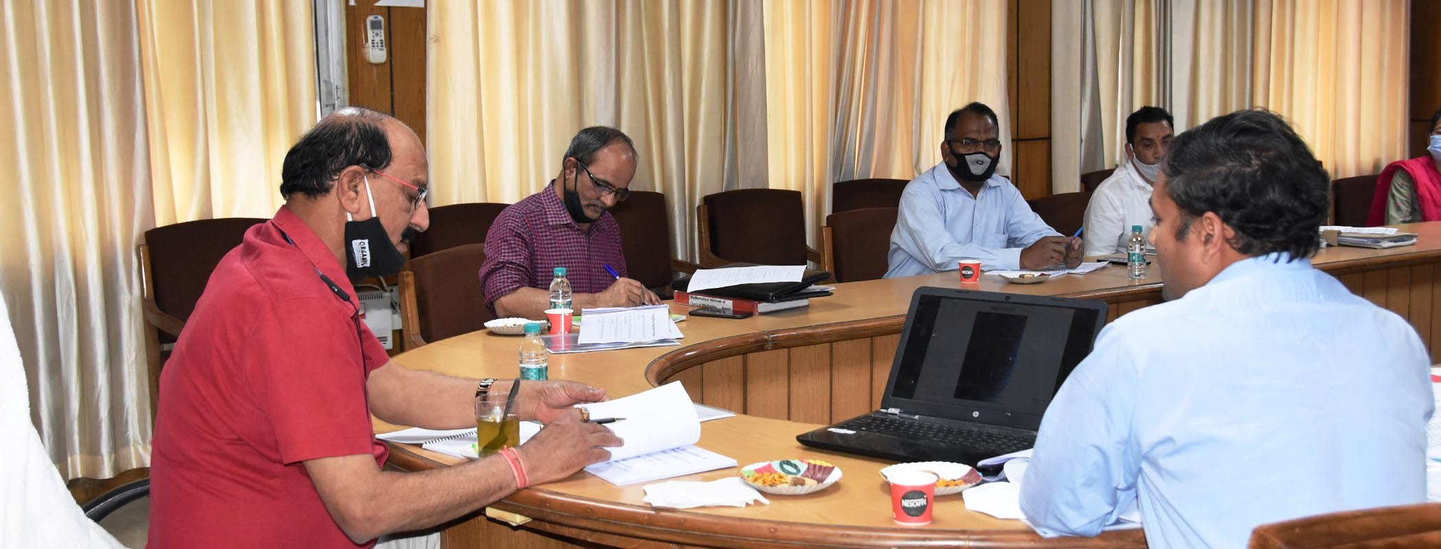 जड़ी-बूटियों के दस्तावेजीकरण के लिए सिंगल डेस्क प्लेटफार्म विकसित करने को लेकर मंत्री ने ली बैठक