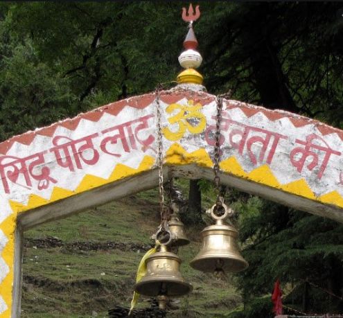 आंख और मुंह में पट्टी बांधकर पुजारी 26 अप्रैल को करेंगे लाटू देवता की पूजा