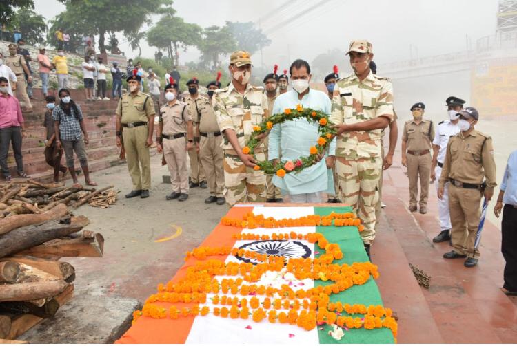 Martyred जवान को सैन्य सम्मान के साथ किया गया अंतिम संस्कार